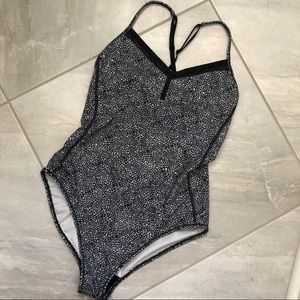Lululemon • Black & White Floral Bodysuit • Size 8